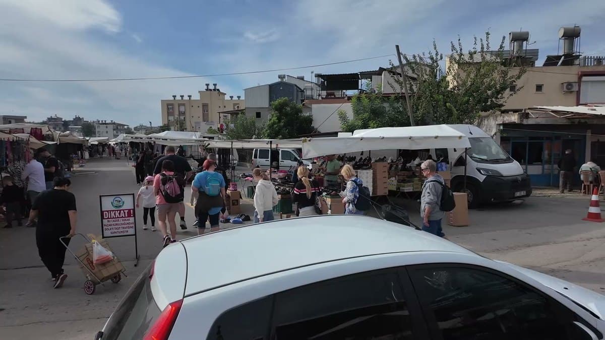 Serik Cuma Pazarı'nda Alman turist yoğunluğu: Tezgâhta Almanca pazarlık