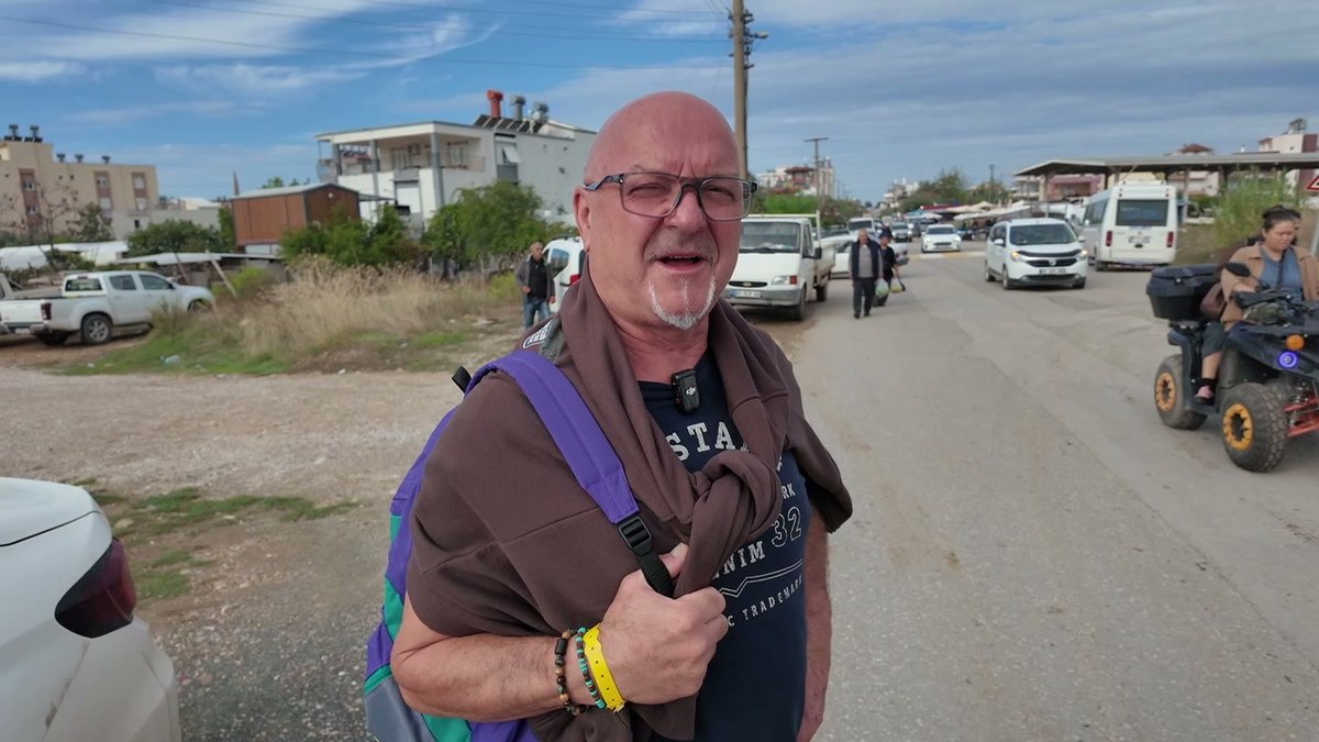 Serik Cuma Pazarı'nı ilk kez gezen Alman turist